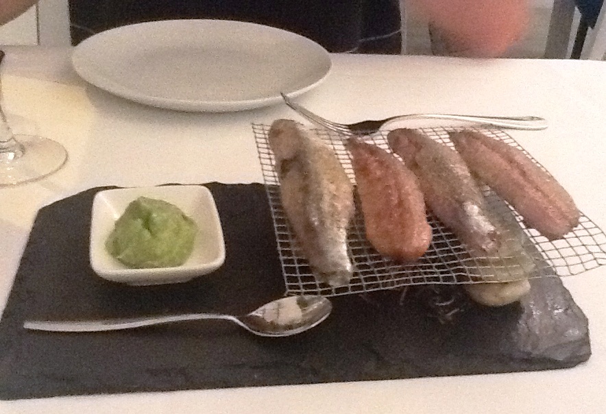 La Sopa Boba Sardinas marinadas y ahumadas, con guacamole